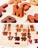 Buchstaben-Zahlen-Puzzle aus Holz – Lernspaß für Kinderhände