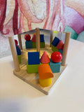 Kinder-Spiegel-Symmetrie-Spiel mit Holzbausteinen Geometrische Formen
