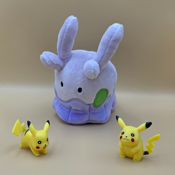 Pokemon Viscora Kuscheltier - 14 cm Plüschtier Goomy
