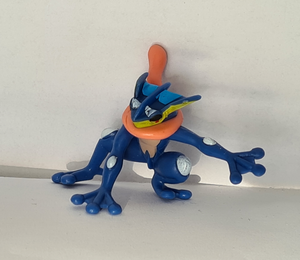 Pokemon Figur: Quajutsu / Greninja - Tinisu