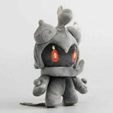 Pokemon Marshadow Kuscheltier - 22 cm Plüschtier - Tinisu