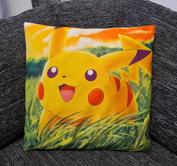 Pokemon Kissenbezug Pikachu im Gras 45cm x 45cm - Tinisu